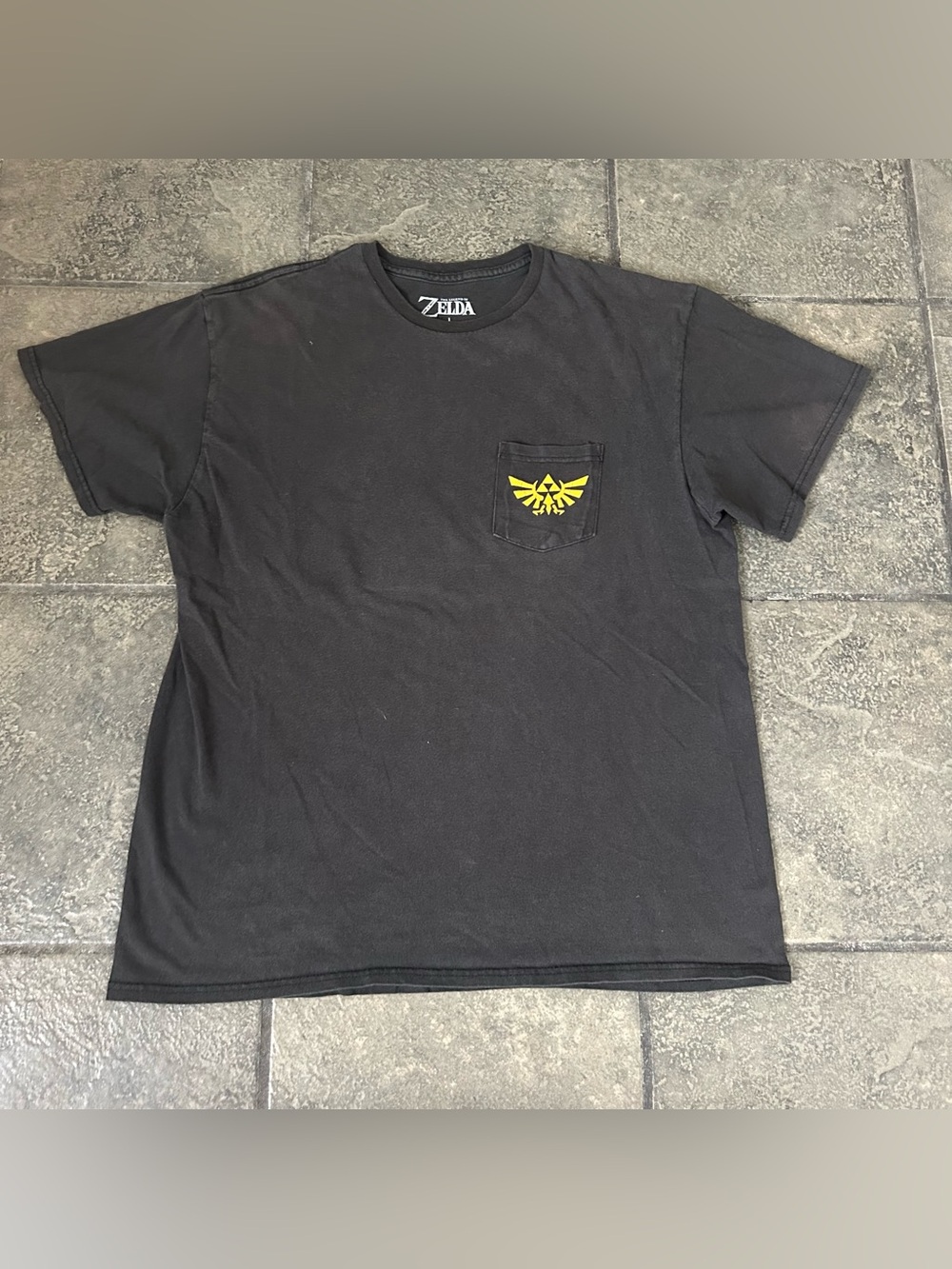 Nintendo The Legend of Zelda Tri Force Shirt Pocket Tee Size Large